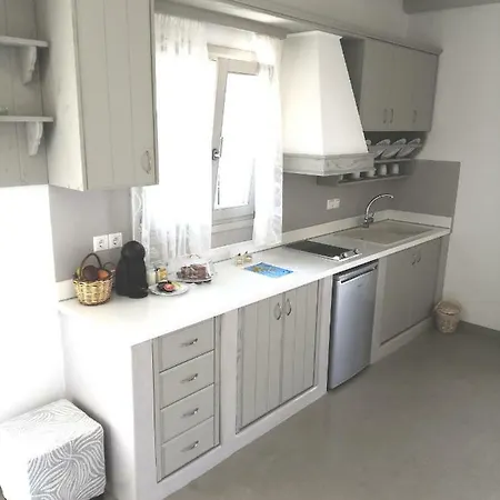 Notos Bed & Breakfast 4*